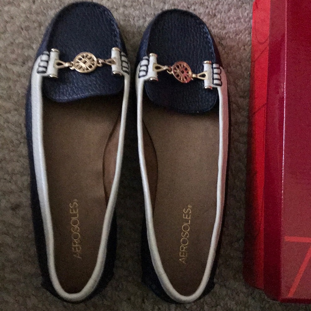Never worn beautiful Aerosoles Navy Blue Flats